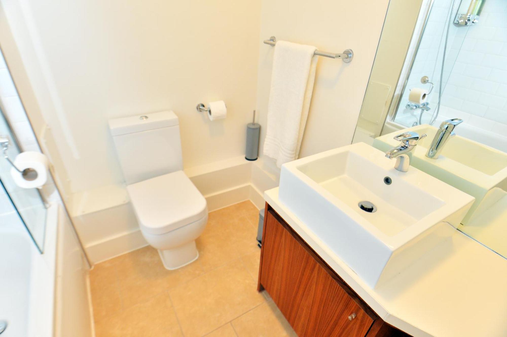 Stylish 2Br Flat - 2 Free Parking Spaces - Near Lgw Airport Crawley  Luaran gambar
